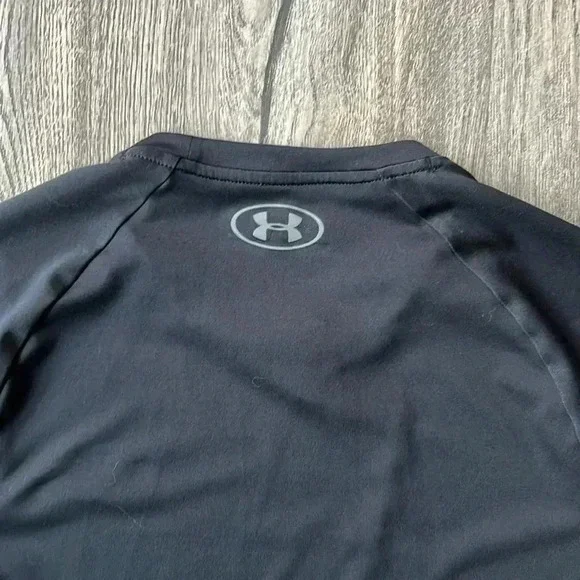 Under Armour Shirt Black Three Quarter Sleeve Moisture Wicking Shirt Size Medium - Picture 7 of 7